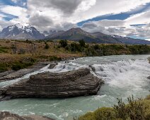 G37A9778 14/01/2019 - Au passage une jolie cascade avec, en toile de fond, les fameuses dents del Paine. We slept just above these powerful falls with a superb view of...